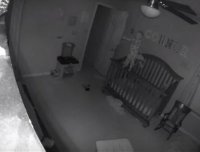 夫妻为宝宝房间装摄像头 意外拍下宝宝诡异举动灵异视频