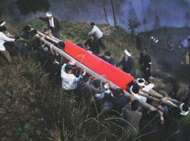 职业抬棺人为您讲述抬棺禁忌!胆小勿入!