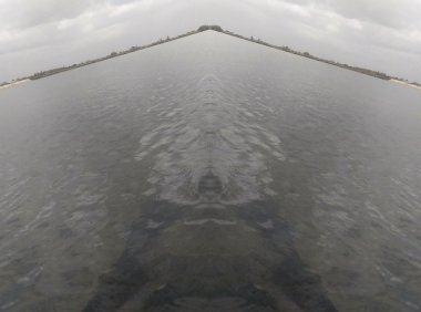 时隔不久，又拍到一灵异图片 求各位朋友大神解惑