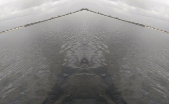 时隔不久，又拍到一灵异图片 求各位朋友大神解惑