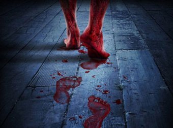 穿拖鞋的男人的脚——这些事算灵异经历吗?