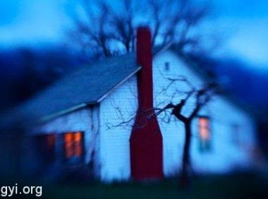 造房子时挖出两口黑漆棺材，从此家道开始衰落