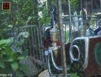 公园游乐棚内恶相女鬼