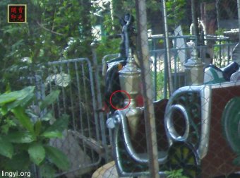 公园游乐棚内恶相女鬼