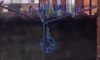 再现灵异视频：英国屋主拍下摇晃晒衣架影片