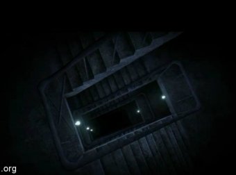 晚上走楼梯千万不要数,别回头!