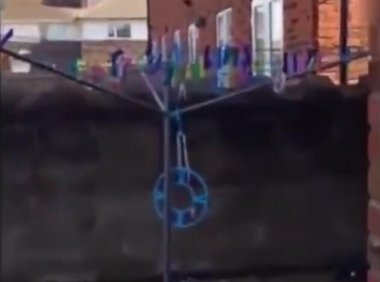 再现灵异视频：英国屋主拍下摇晃晒衣架影片