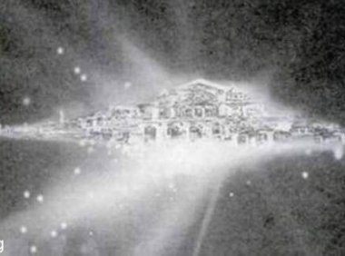 1993年12月26日哈勃望远镜拍到神秘天国照片曝光