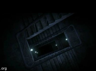 晚上走楼梯千万不要数,别回头!