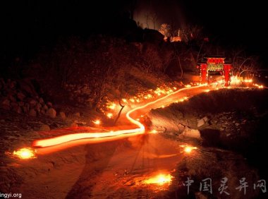 千万不要把糜谷做的笤帚放在枕头下