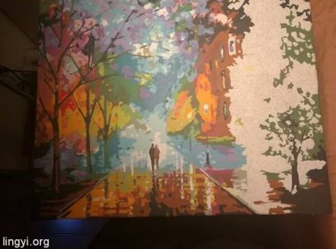 房间的挂画三番两次的自己掉了下来……