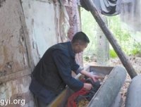 揭秘真相:女子尸体停家中16年成不腐干尸嘴巴张开