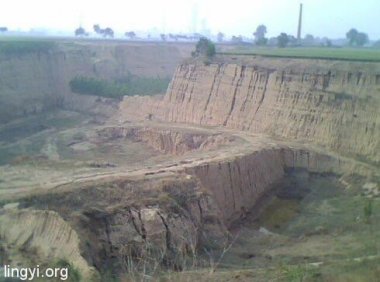 那个阴气极重的“万人坑”,让我遭遇了惨重的报复!