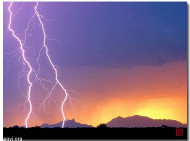 亲身经历，连续三年雷电在我家大门的中央闪现