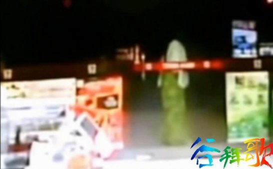 不可置信，马来西亚的商店拍到了一群毛骨悚然的青鬼