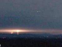 震撼，加拿大雷暴夜晚拍摄亮度极强的UFO