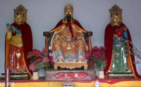 因为不懂事动了“保家仙”的供品,差点害了我妈妈!