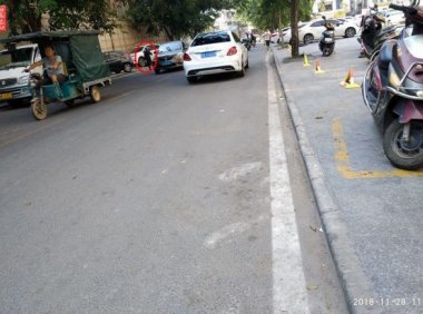 灵异照片:脸在项背的怪老头