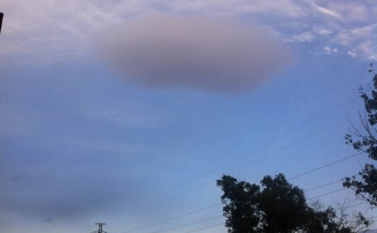 之前手机拍的诡异照片,也发过朋友圈,以为是团云