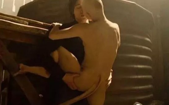 她压著我硬上!农民被女外星人强暴 一撑就是40分钟 还留下了后代!