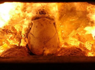 火葬场旁的老爷爷