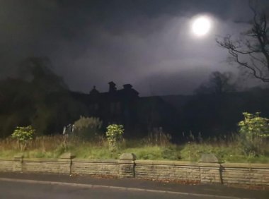 恐怖!英百年历史豪宅遭废弃惊现小男孩鬼魂,面部清晰脚步声急促