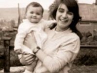 变态父母杀害20人,女儿们8岁被全家性侵,强迫卖春接客!