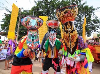 把先人骸骨挖出来?!亚洲其他国家怎样过“鬼节”…