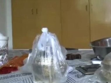 瘆人!四川情侣租房做噩梦,床底下发现骨灰盒…