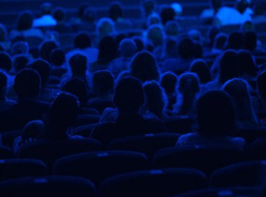 我的生活中无法解开的谜团：房间里通往异世界的裂缝到底在哪里？