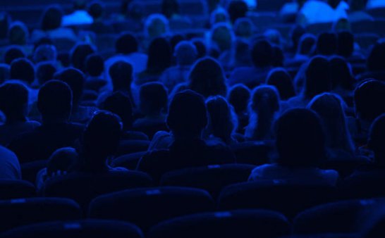 我的生活中无法解开的谜团:房间里通往异世界的裂缝到底在哪里?