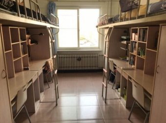 我和朋友们玩了四角游戏……