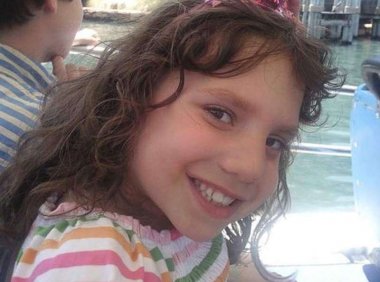 真人版《孤儿怨》:夫妻收养一位6岁女孩,没想到是20多岁的成年女子…