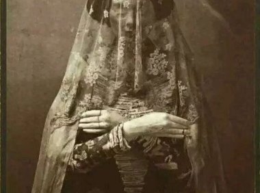 秦岭诡事:雪地里抱着煤油灯的老奶奶