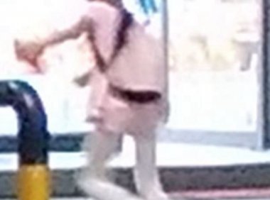 吓人!加油站这位粉衣哥……