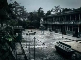 诡校悚闻——在孤坟聚集之地建学校是否会影响气运