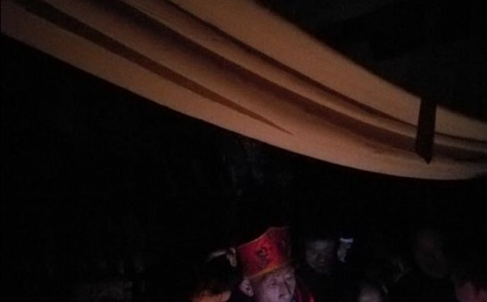 本人亲身接触灵异:守灵夜拍到的人脸