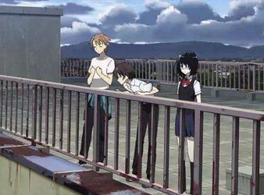 学校顶楼宿舍有一辆玩具车,同学奶奶说是死过小孩才放的