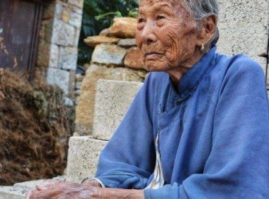 出车祸死的老太太，要把她带到水库里去……