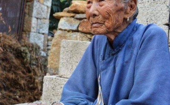 出车祸死的老太太,要把她带到水库里去……