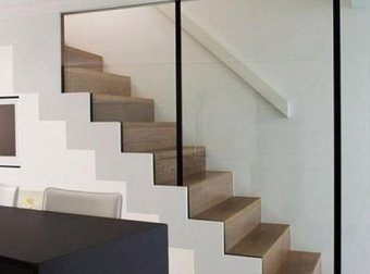 元旦节,楼上下楼的踏踏声