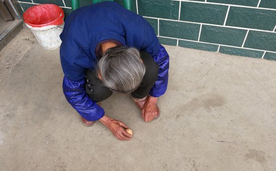 外婆竖鸡蛋治好了我表哥的孩子