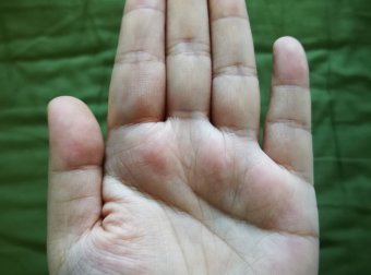 本人从未看过手相，听说这里面还是有真懂的人，麻烦帮我瞅瞅，谢谢～