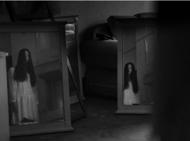 镜子里面的影子