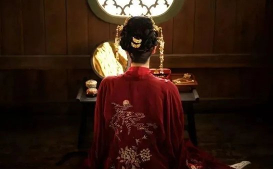 半夜不要“照镜子”。原因竟然是，，，，，，