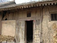 带着皇上帽的人