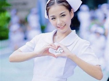 我紧紧抓住女鬼的双手