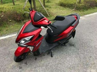 红色电动车