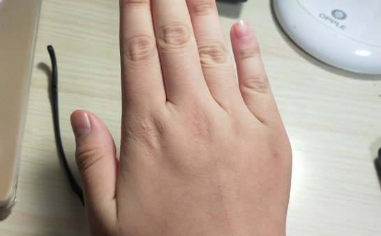 有人会看手相眼相吗?帮我看一下。