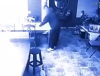 清洁时凳子自动漂移